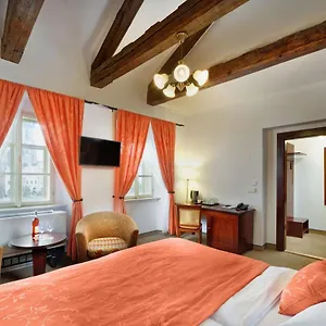 Otel Lippert ****
