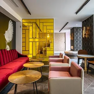 **** Hotell Nude - Color Vision Frankrike
